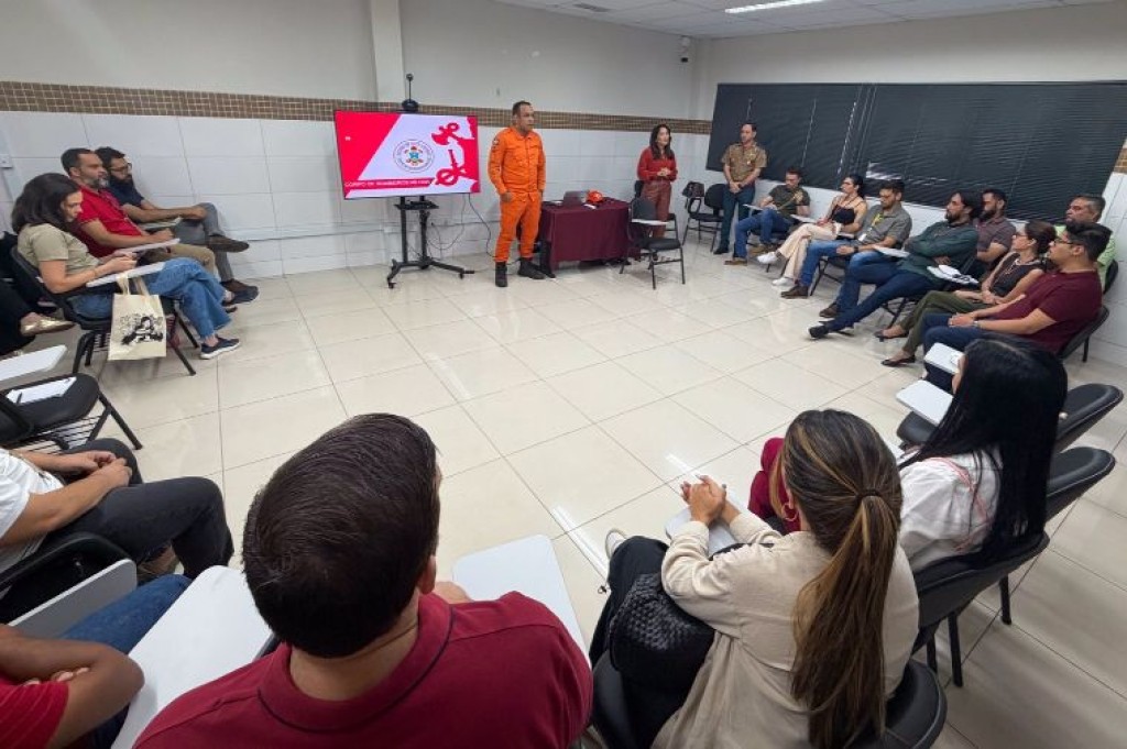 Brigadistas participam de capacitação sobre combate a incêndios